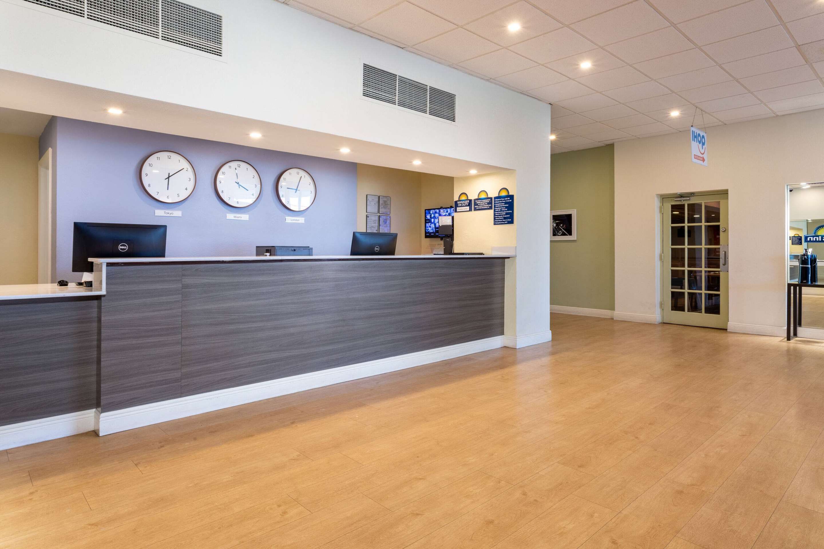 Receptionist