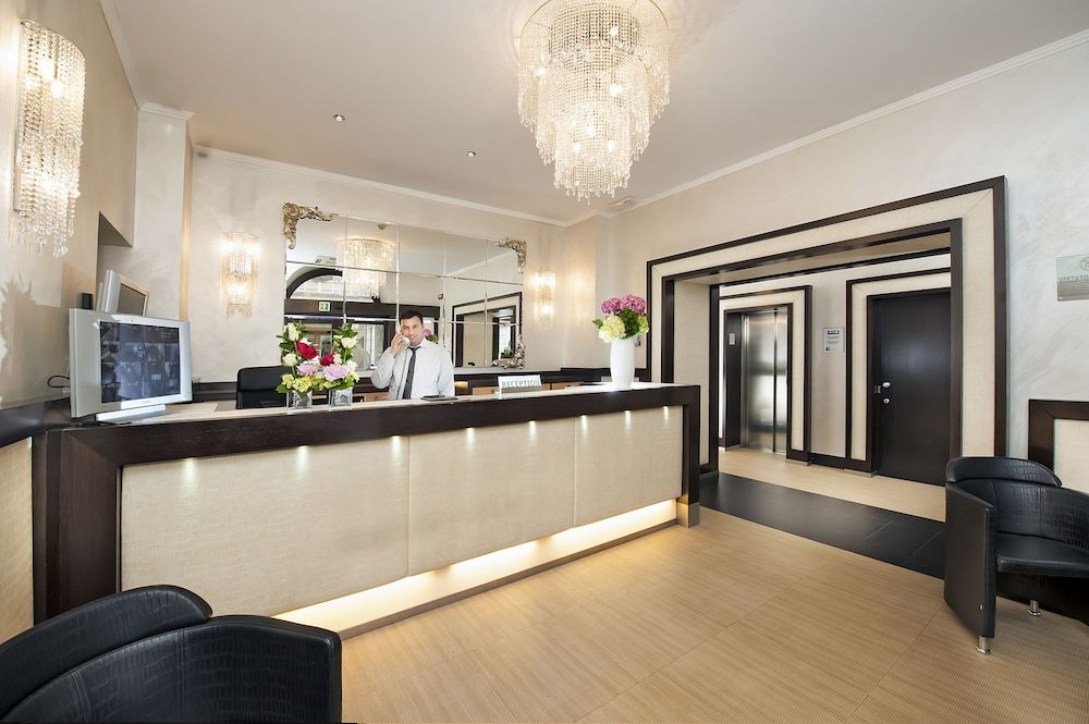 Receptionist