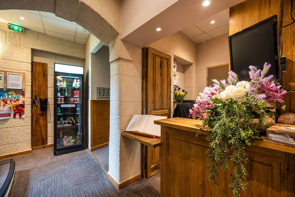 Receptionist