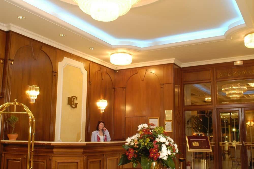 Receptionist