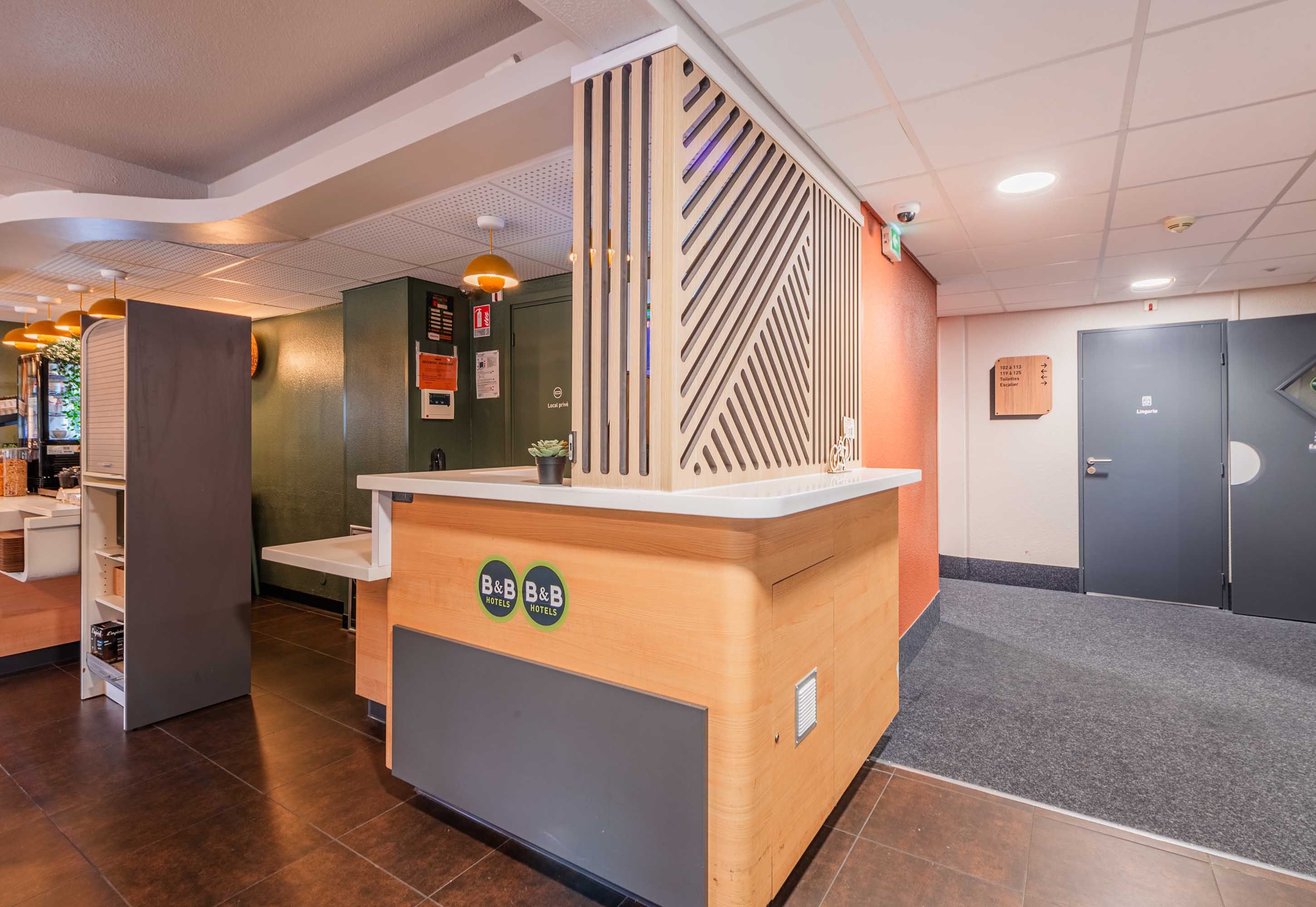 Receptionist