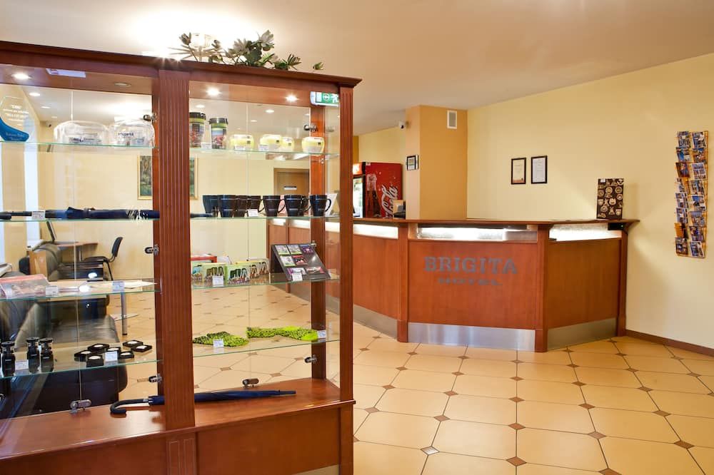 Receptionist