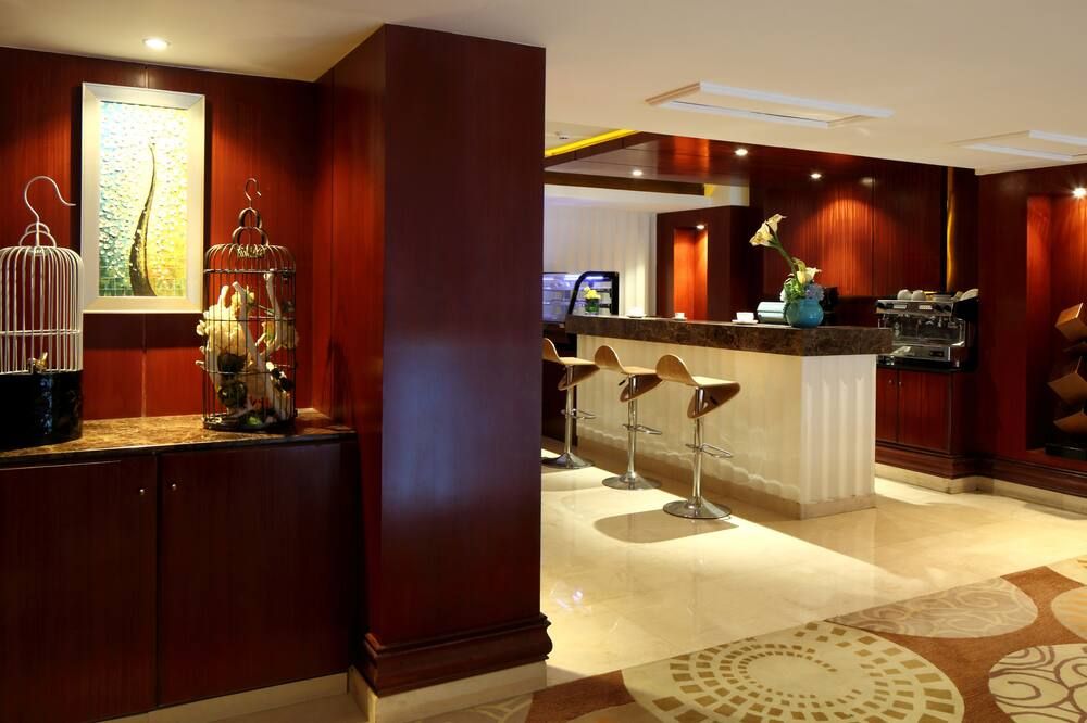 Receptionist