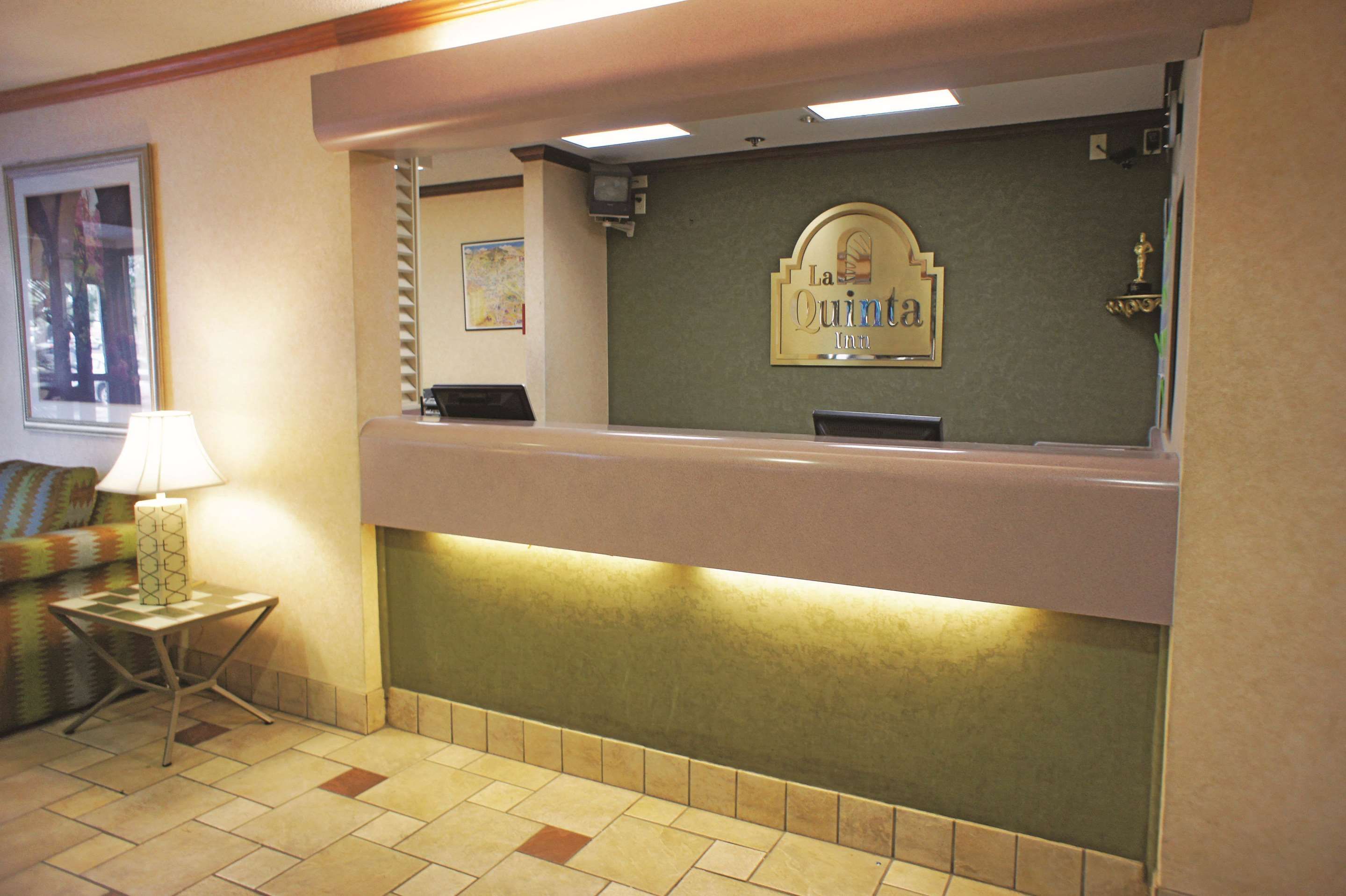 Receptionist