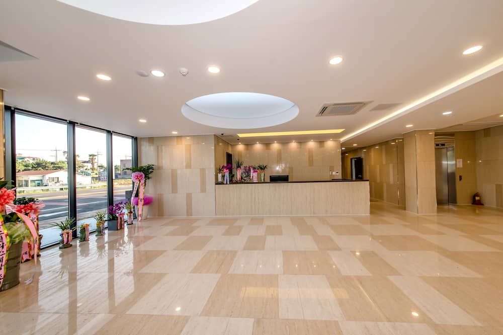 Receptionist