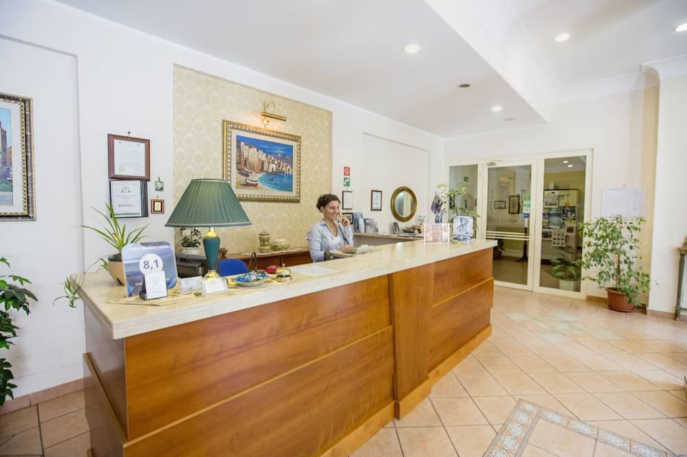 Receptionist