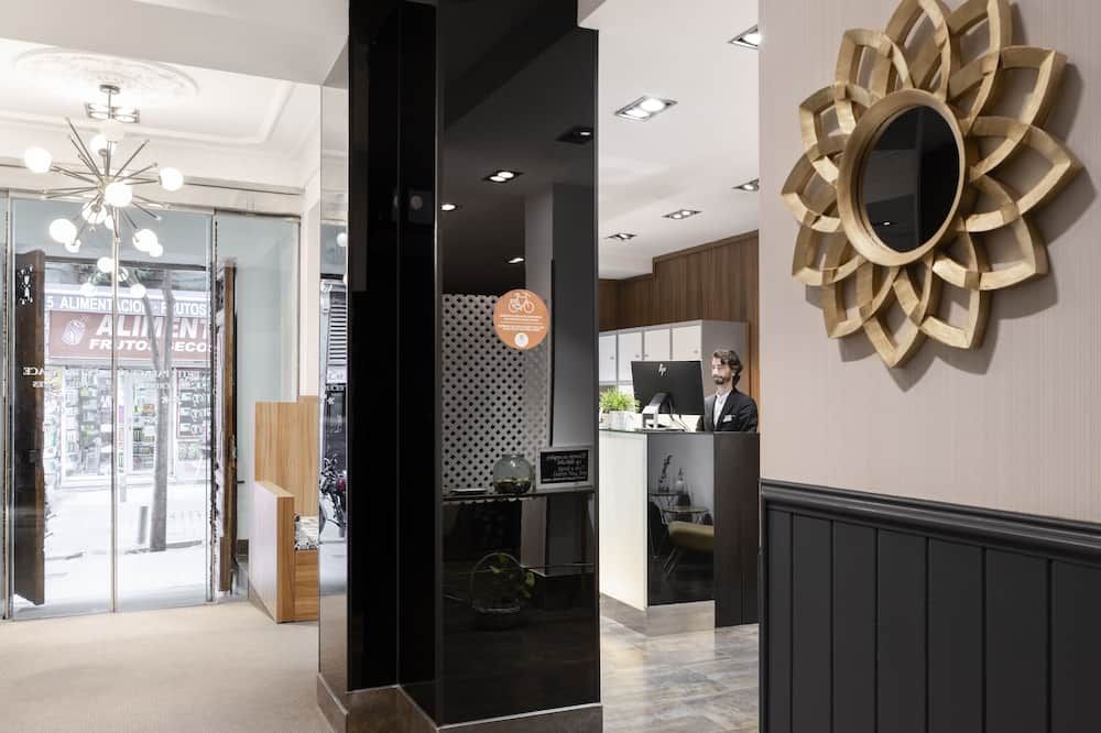 Receptionist