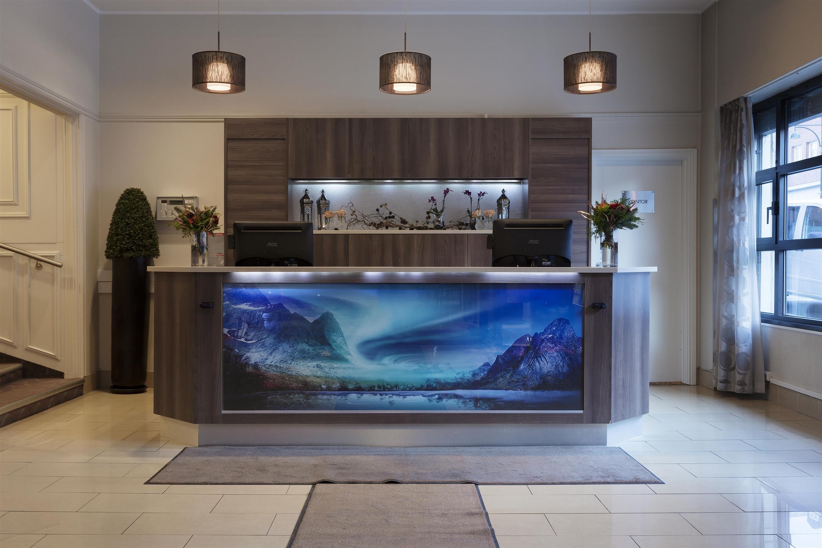 Receptionist