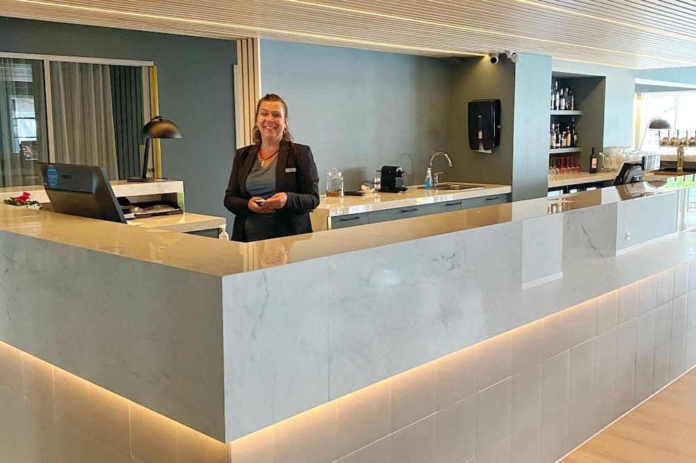 Receptionist
