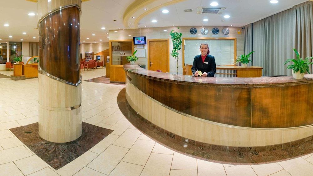 Receptionist