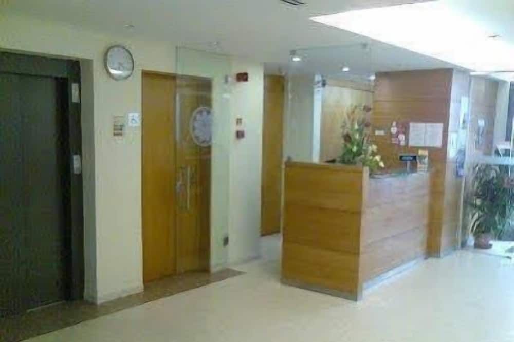Receptionist