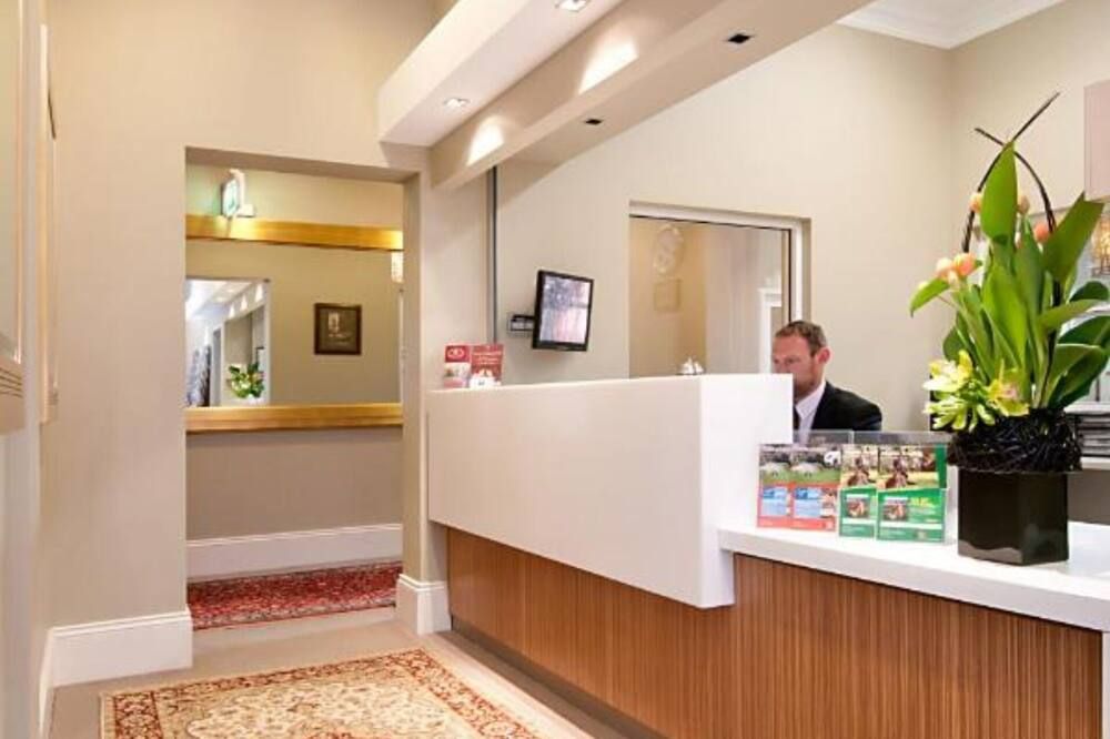 Receptionist