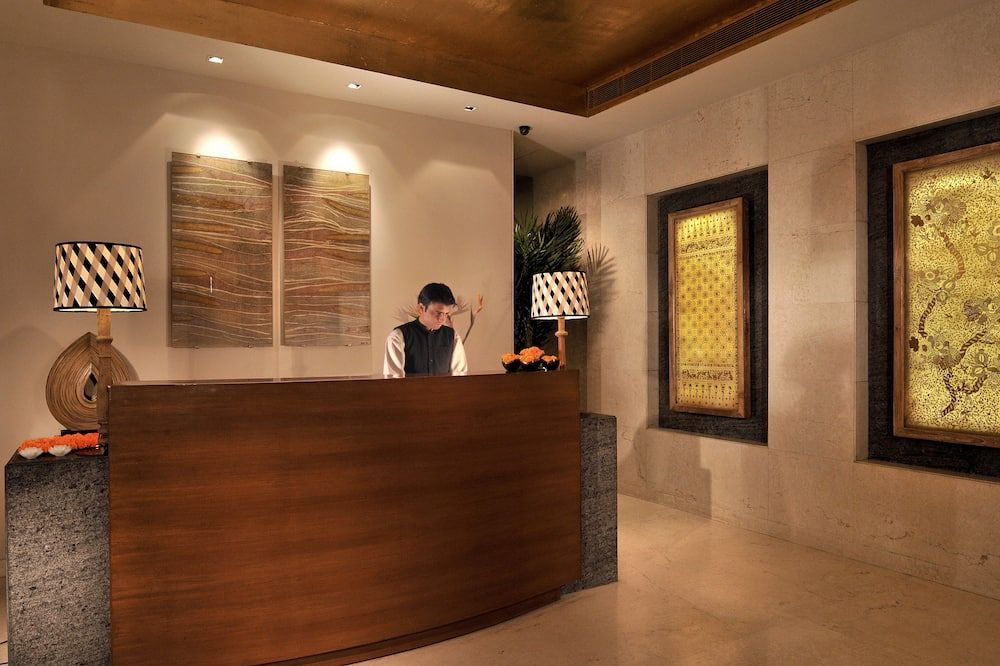 Receptionist