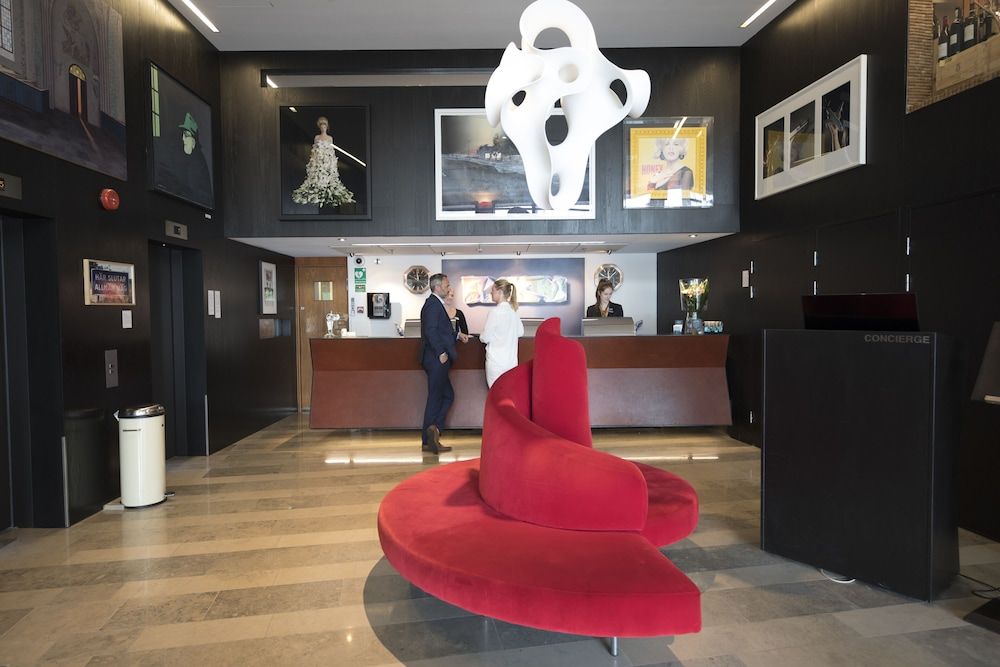 Receptionist