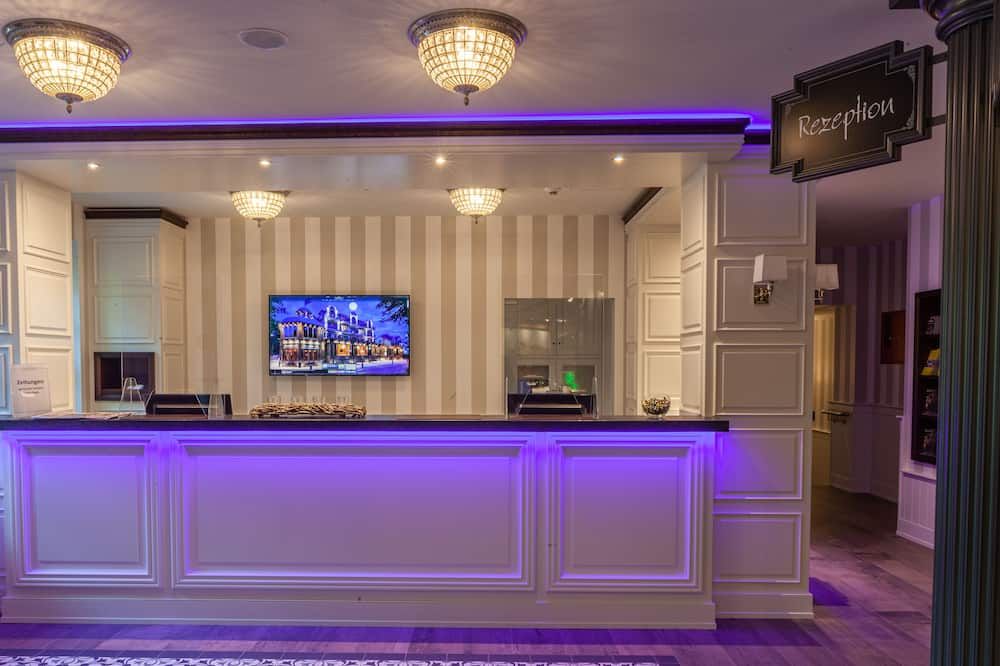 Receptionist