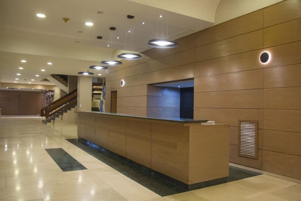 Receptionist