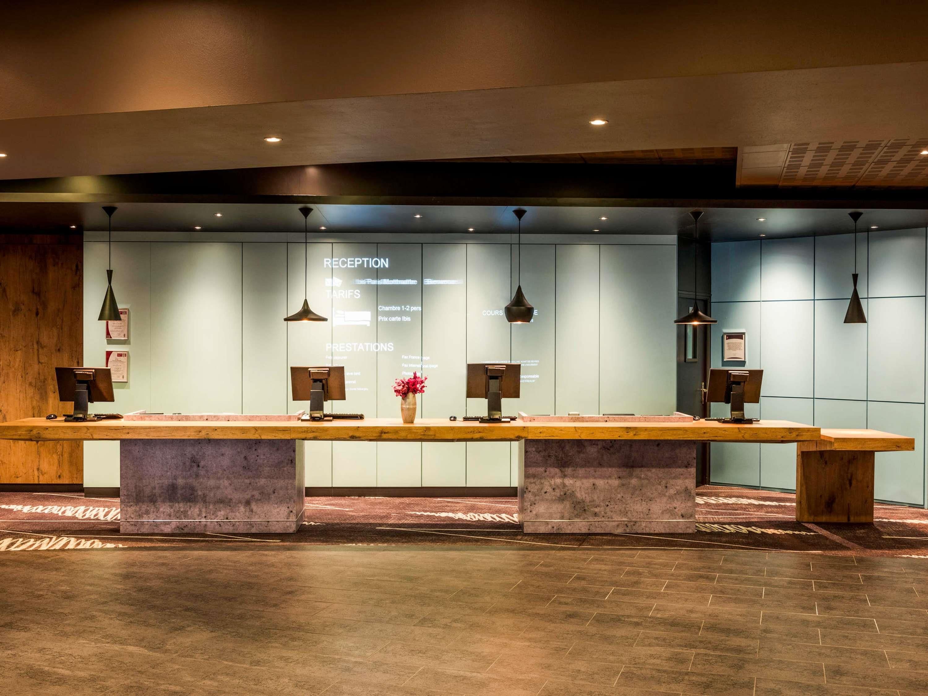Receptionist