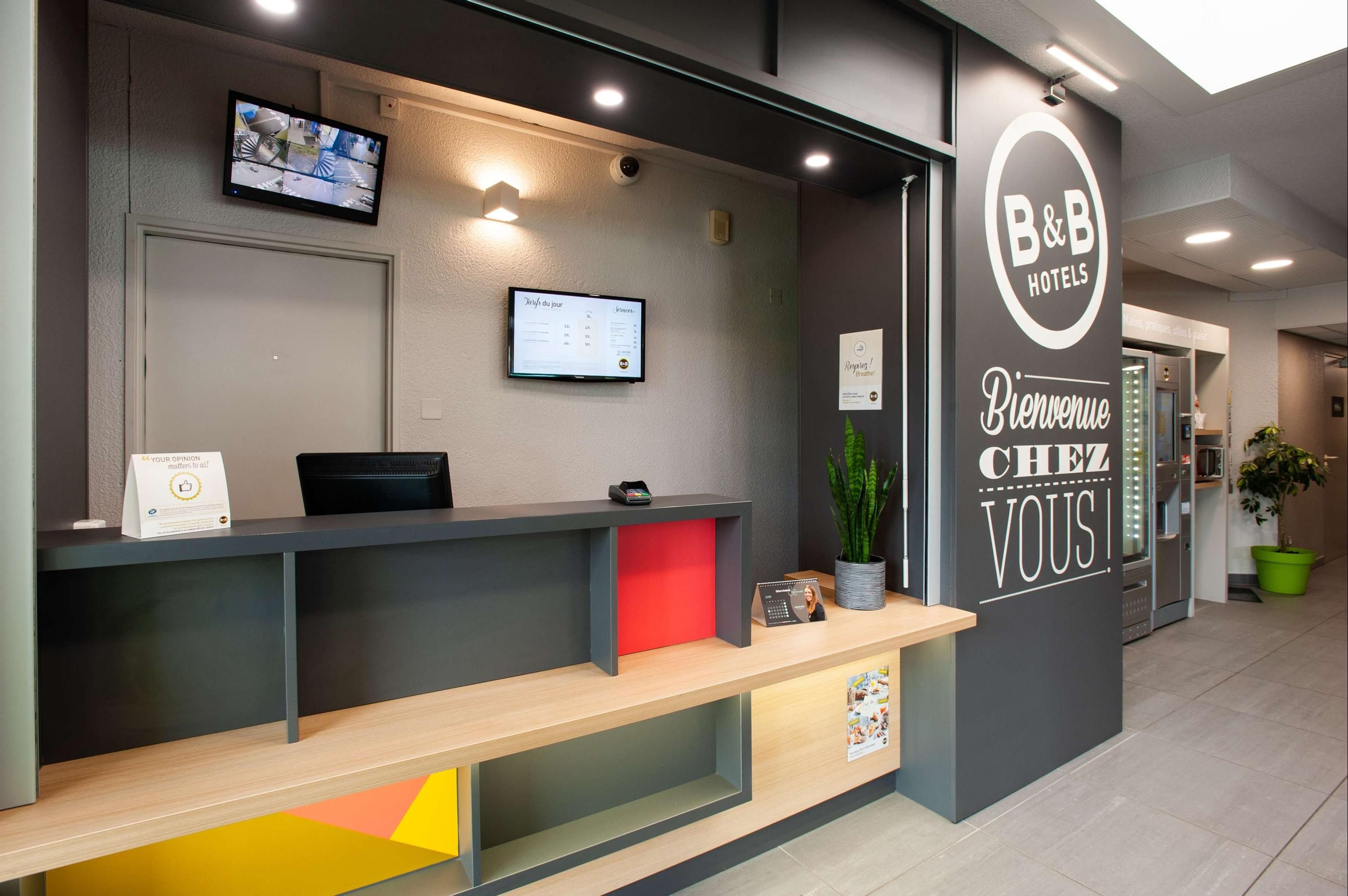 Receptionist