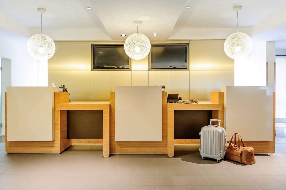 Receptionist