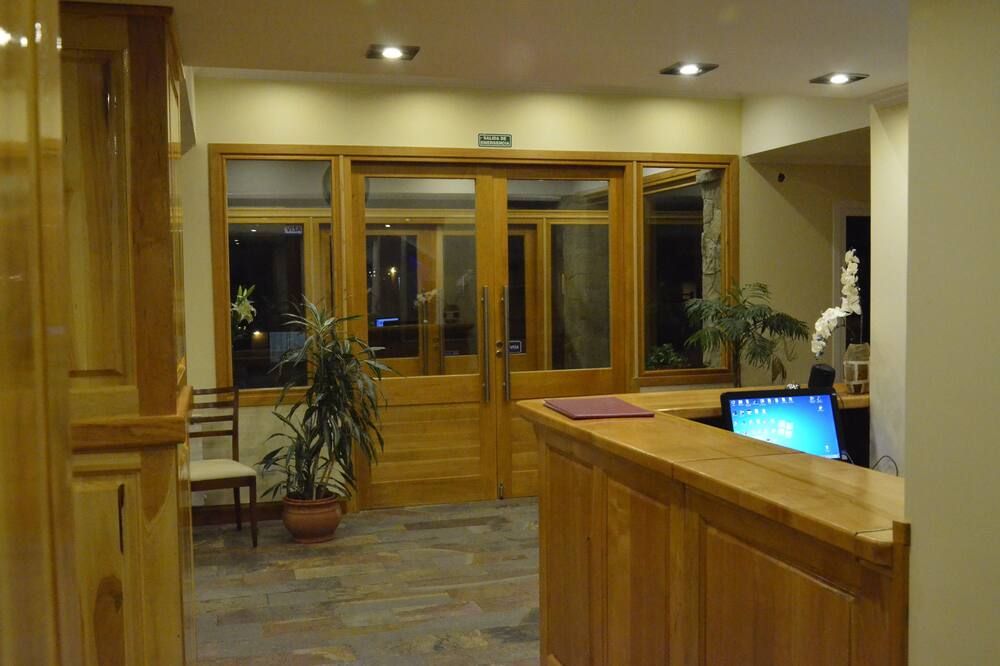 Receptionist