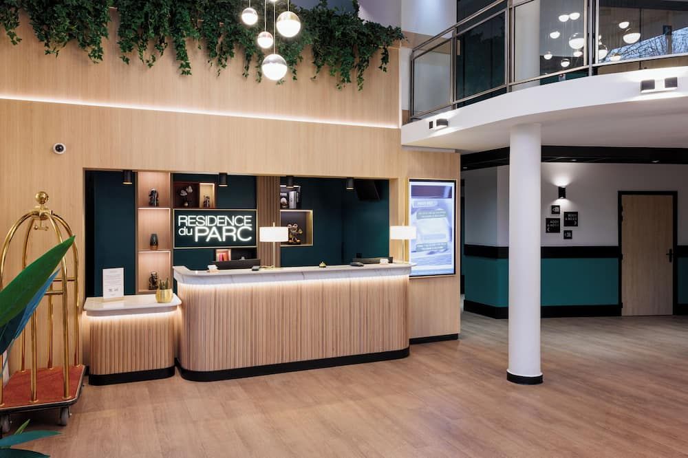 Receptionist