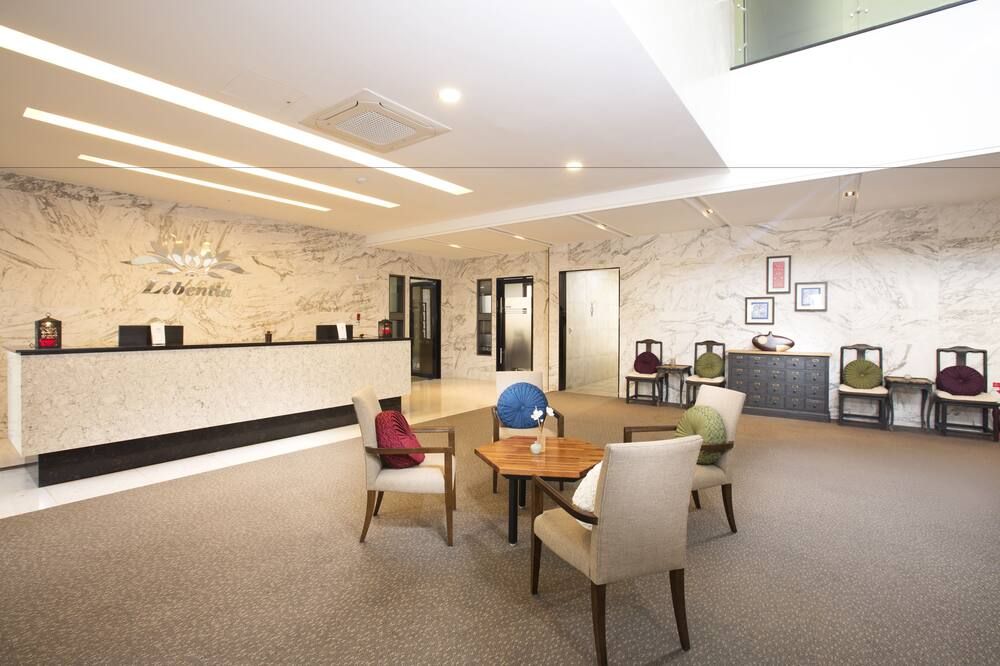 Receptionist