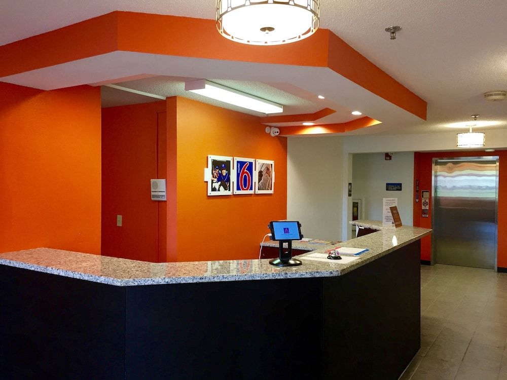 Receptionist