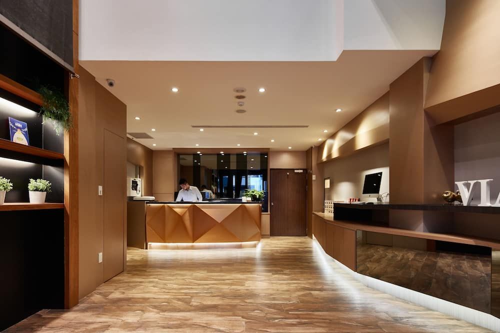 Receptionist