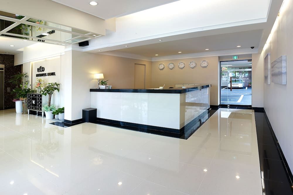 Receptionist