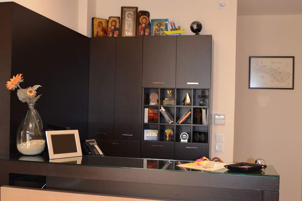 Receptionist