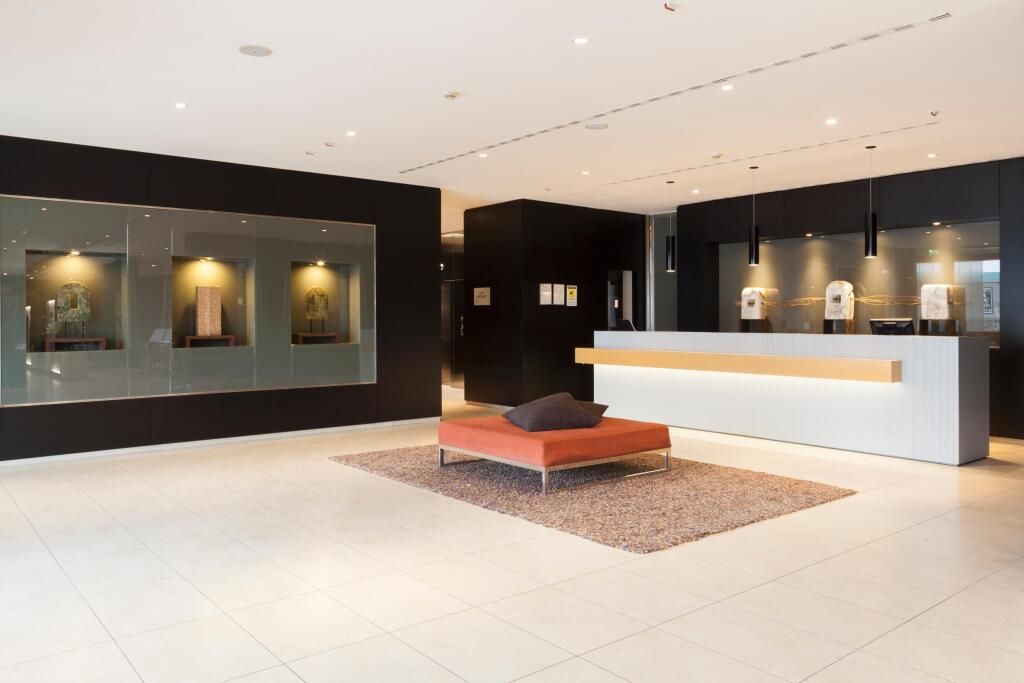 Receptionist