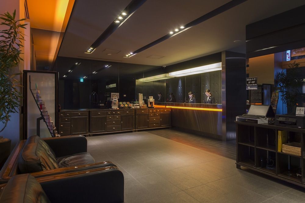 Receptionist