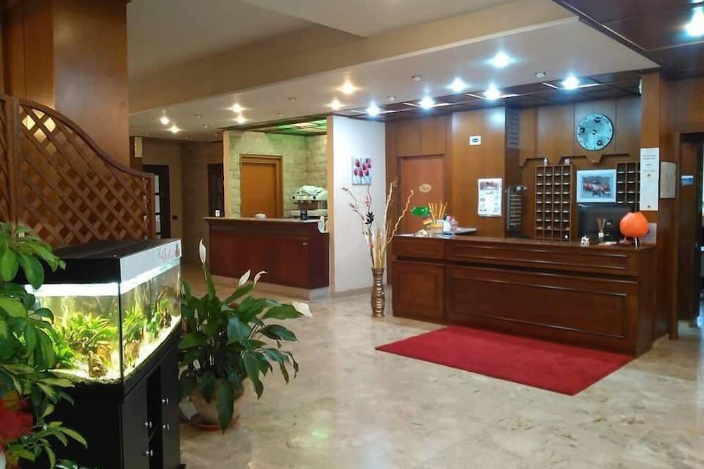 Receptionist