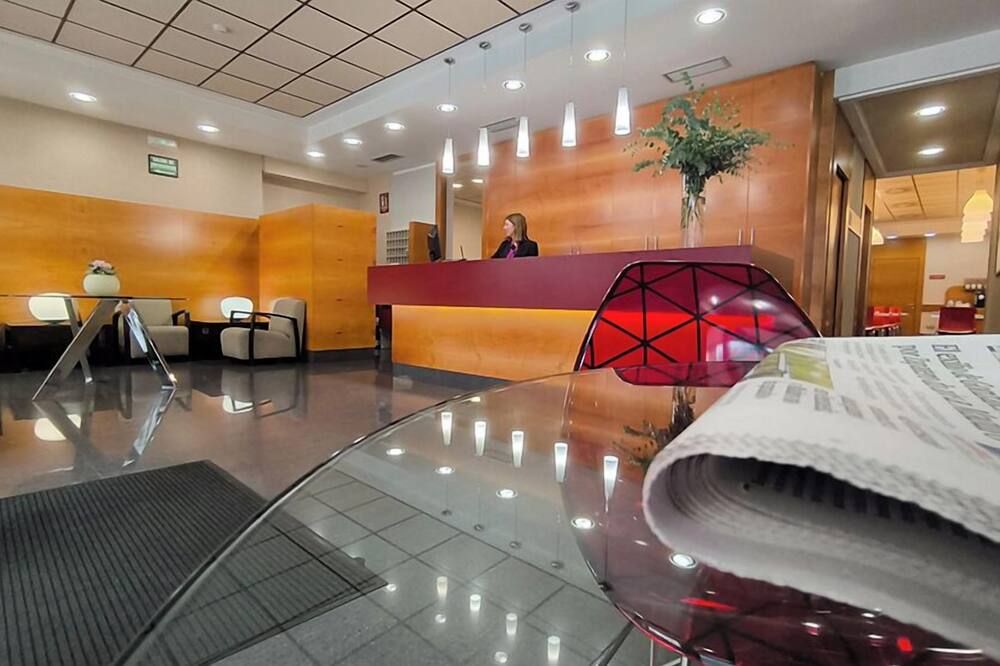Receptionist