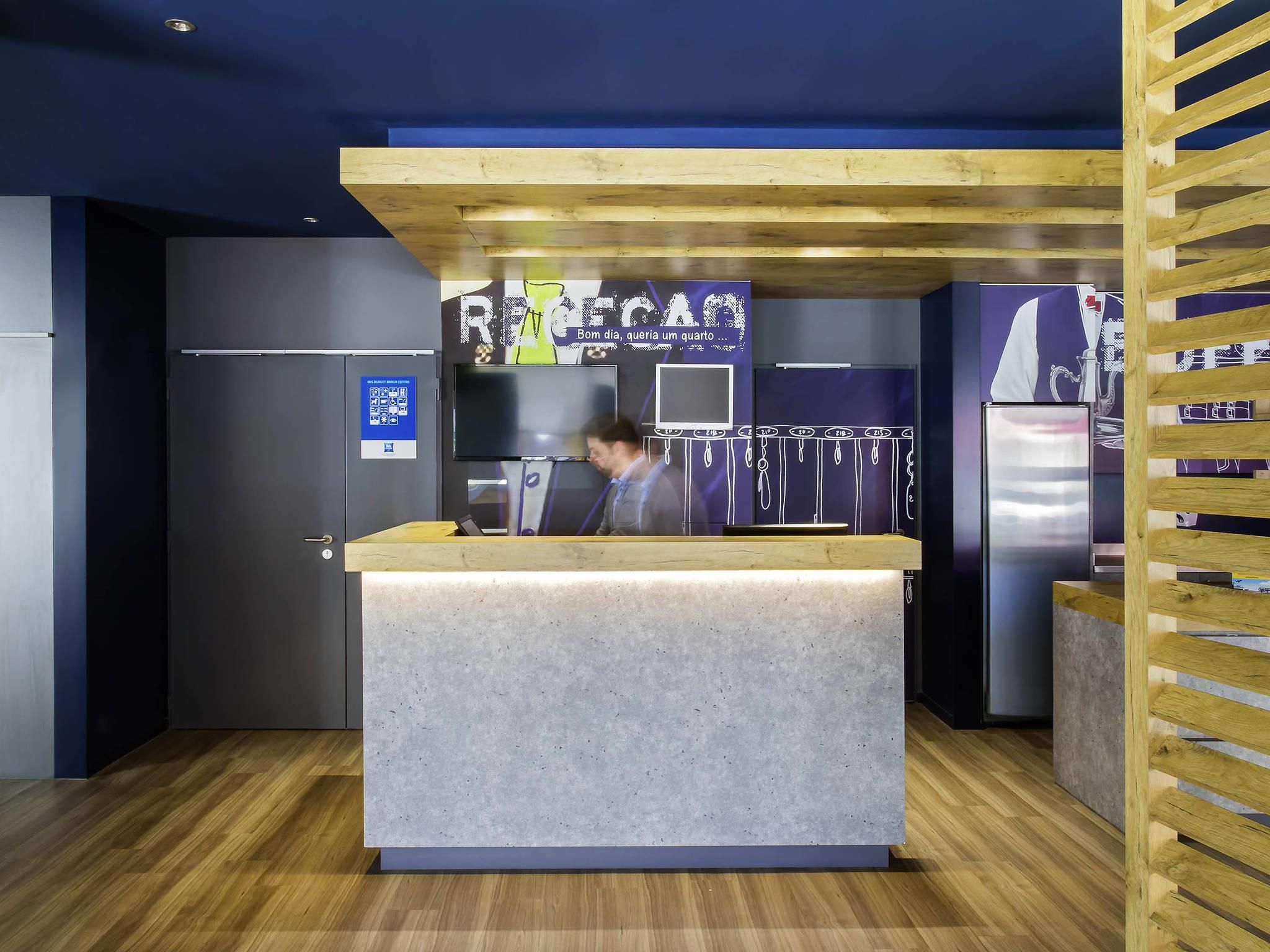 Receptionist