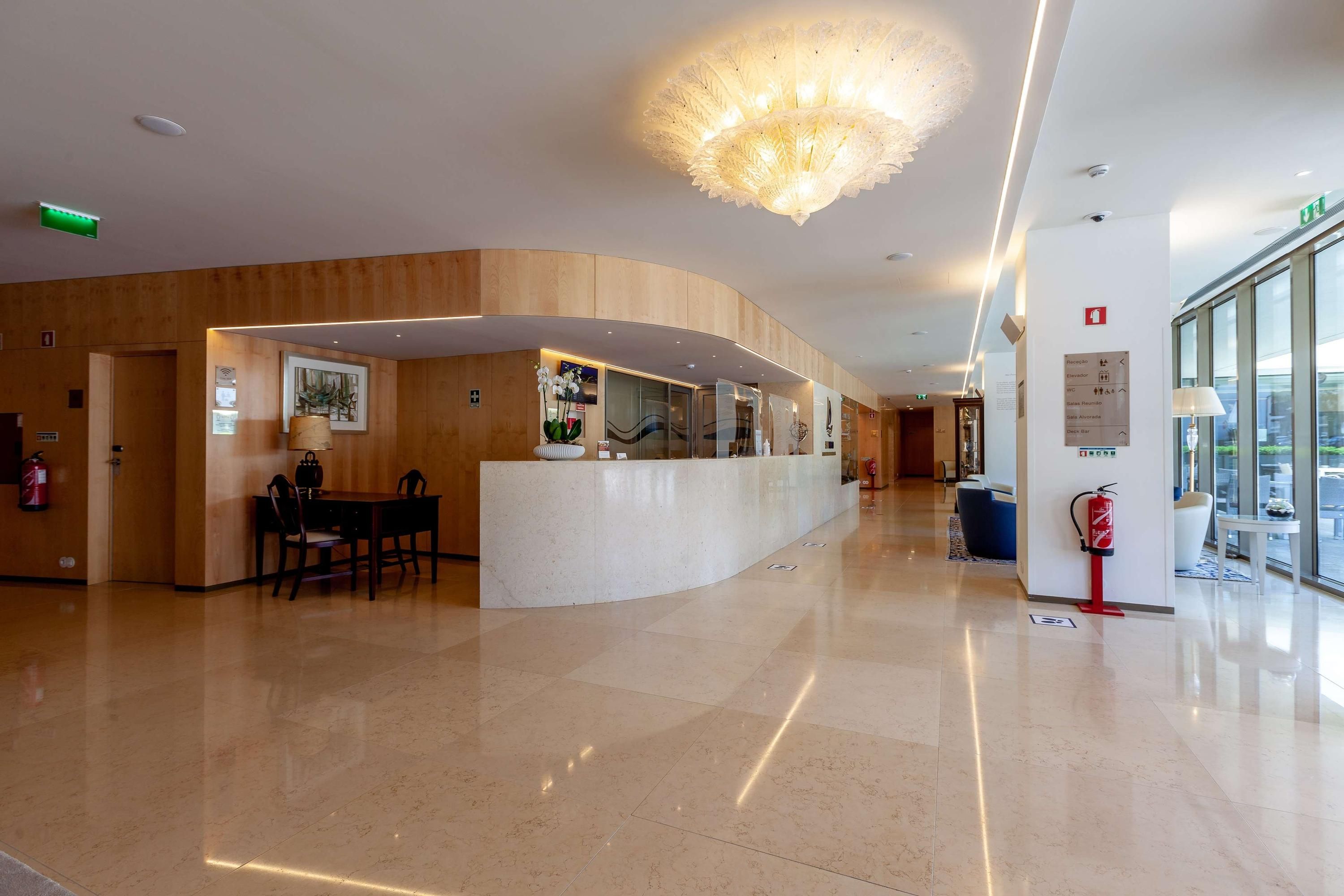 Receptionist