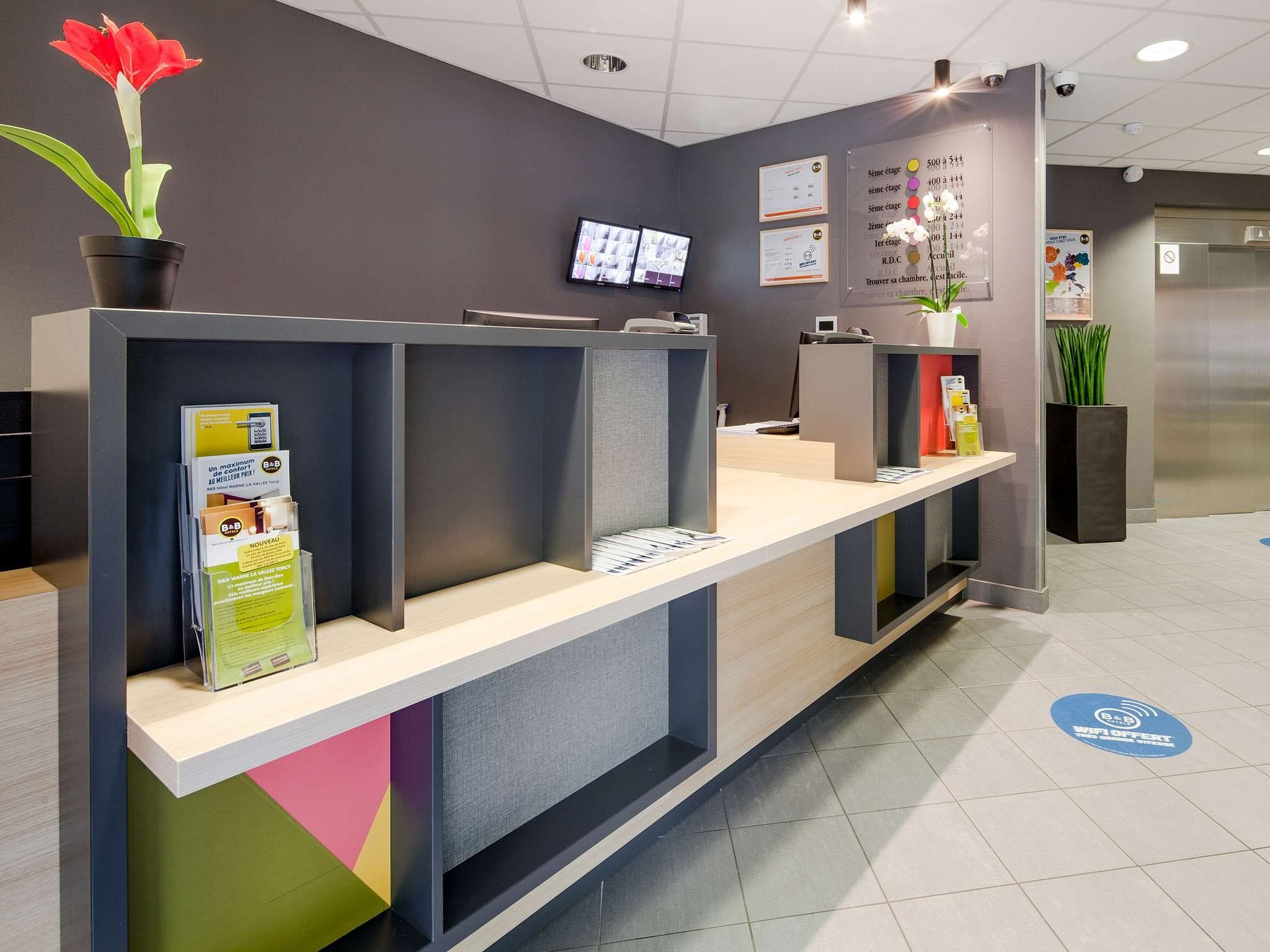 Receptionist