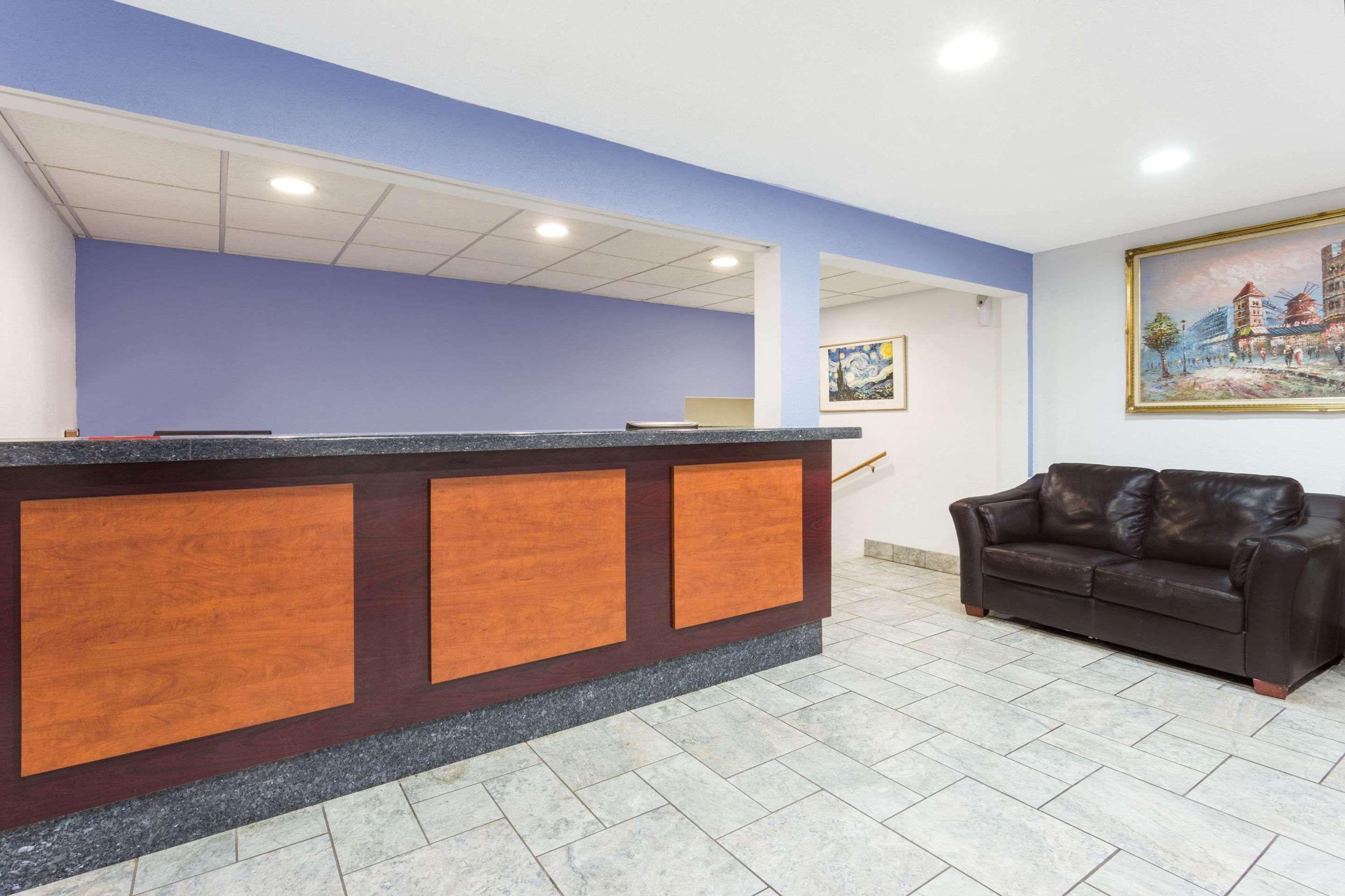 Receptionist