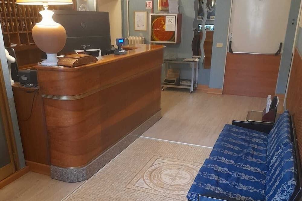 Receptionist