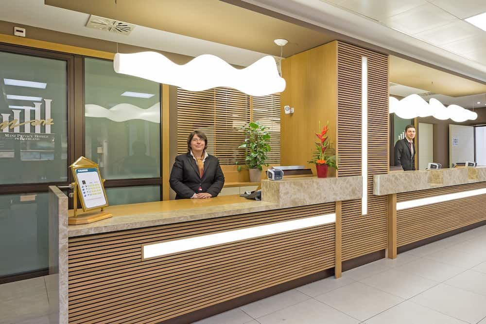Receptionist