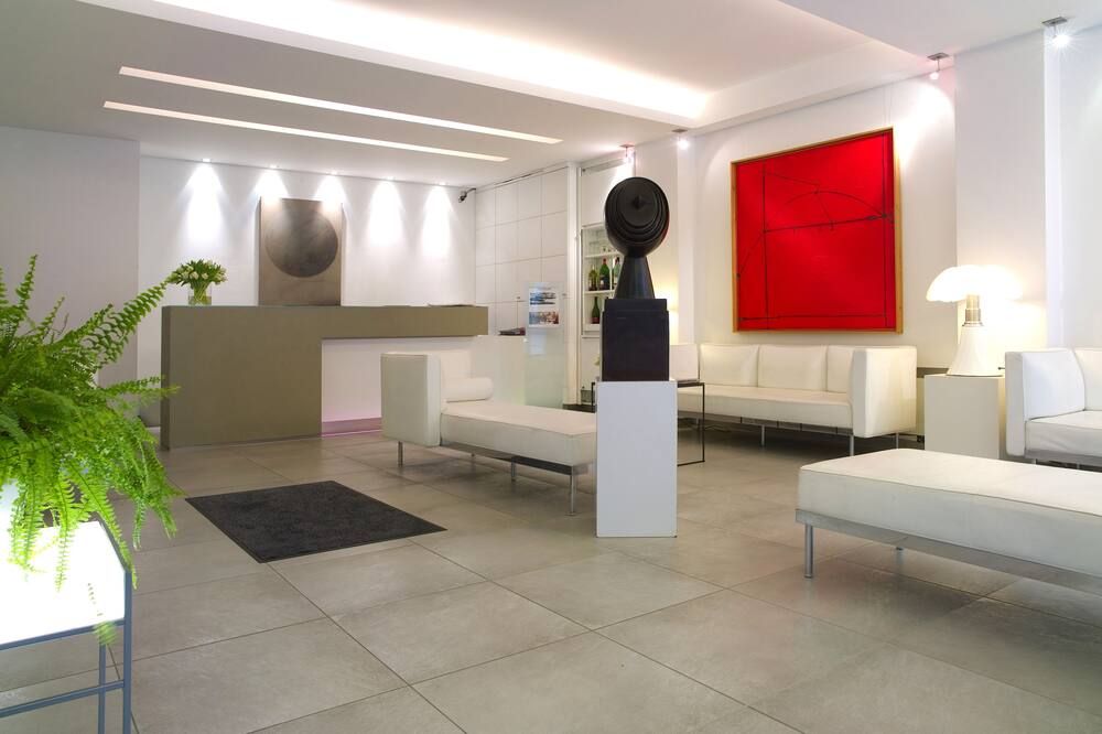 Receptionist