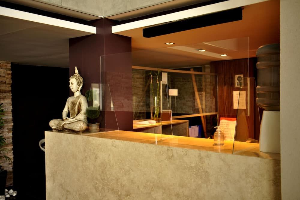 Receptionist