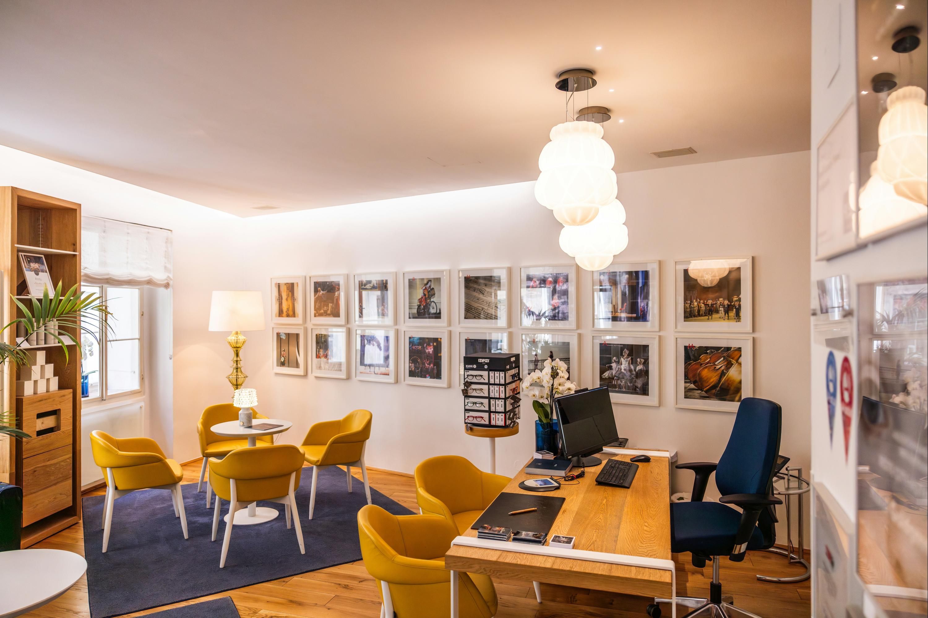 Receptionist