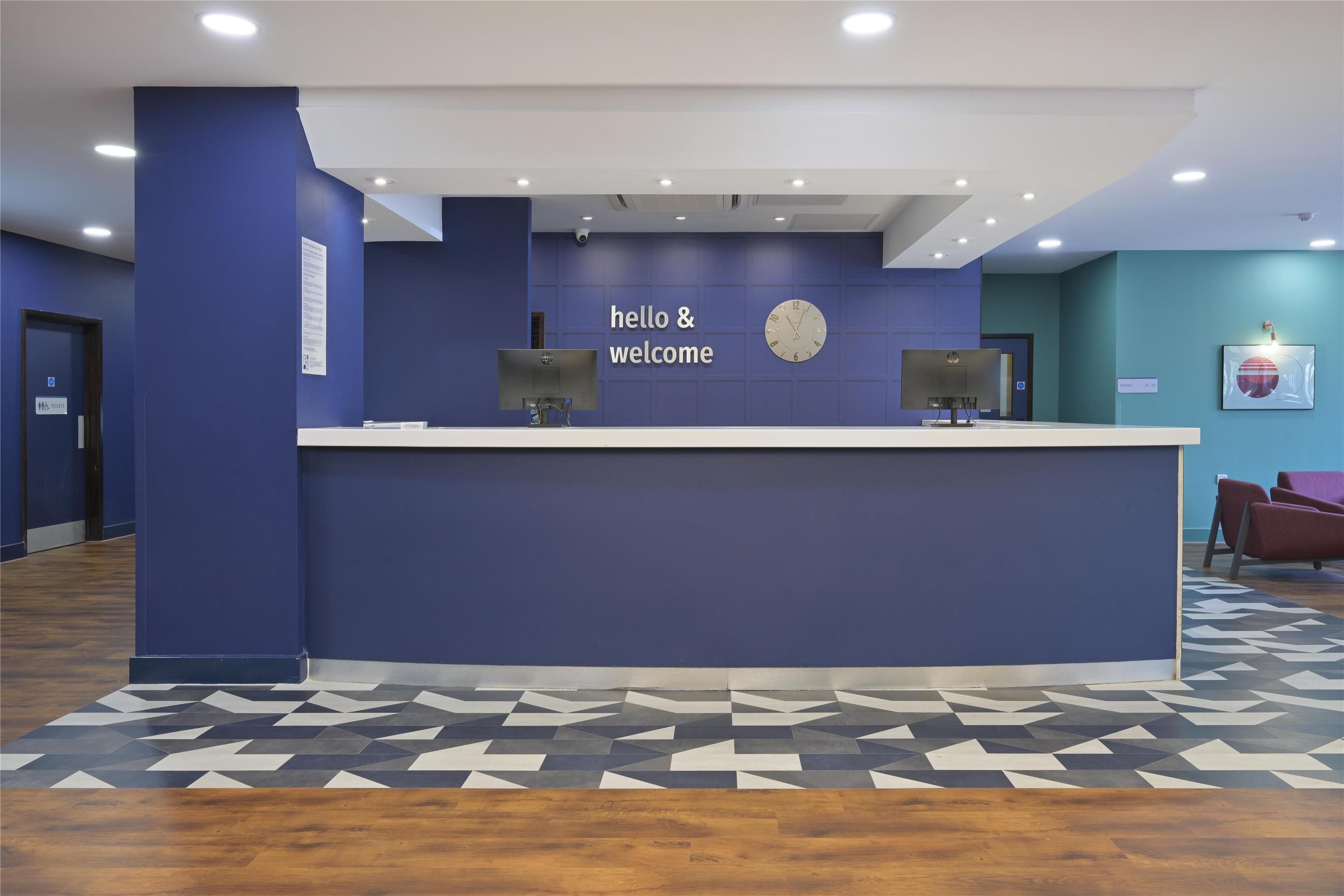 Receptionist