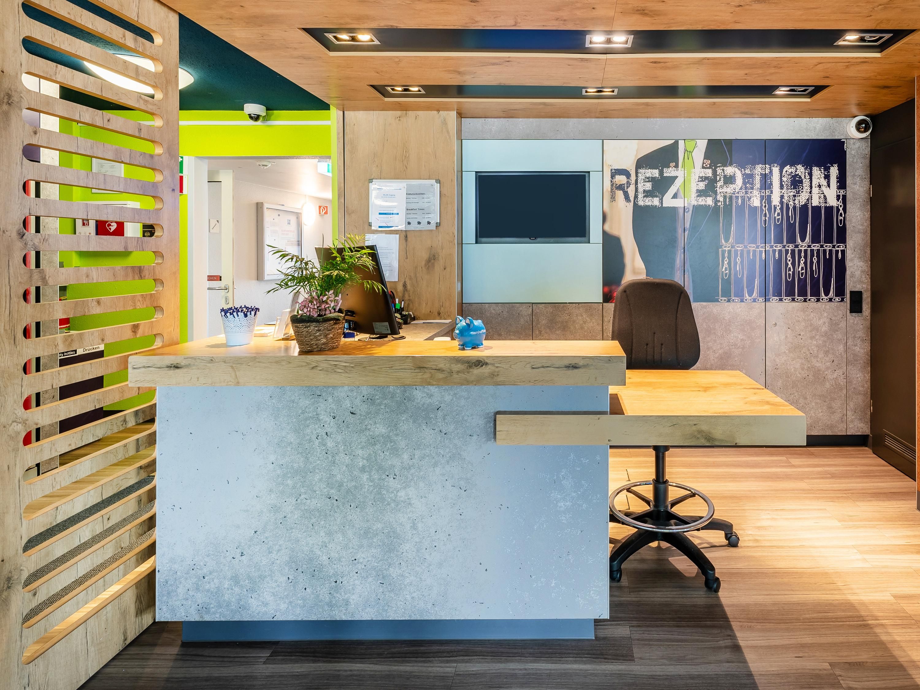 Receptionist