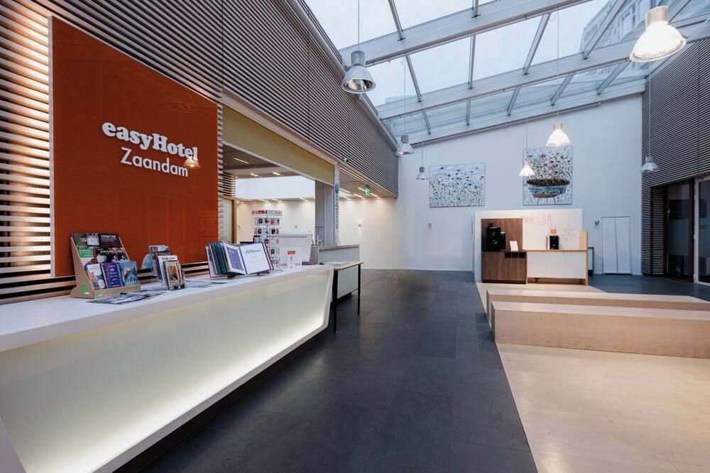 Receptionist