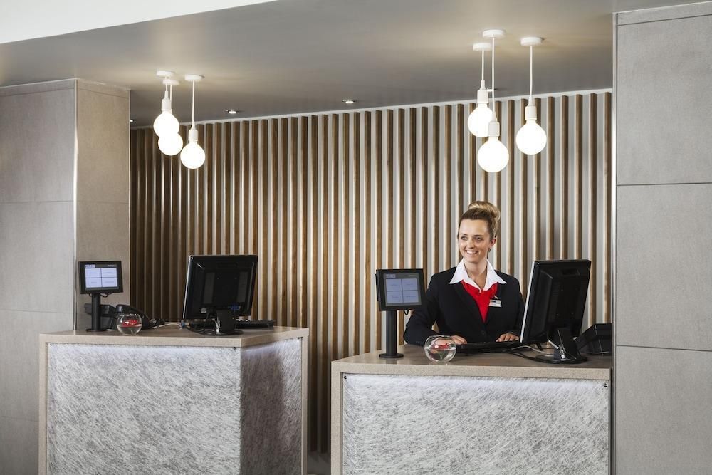 Receptionist