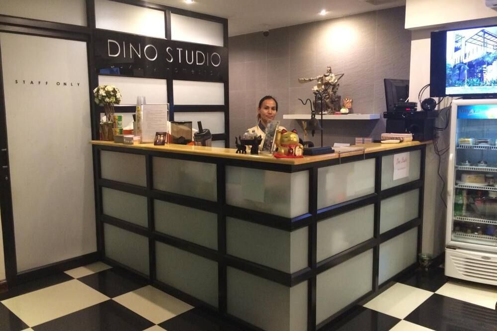 Receptionist