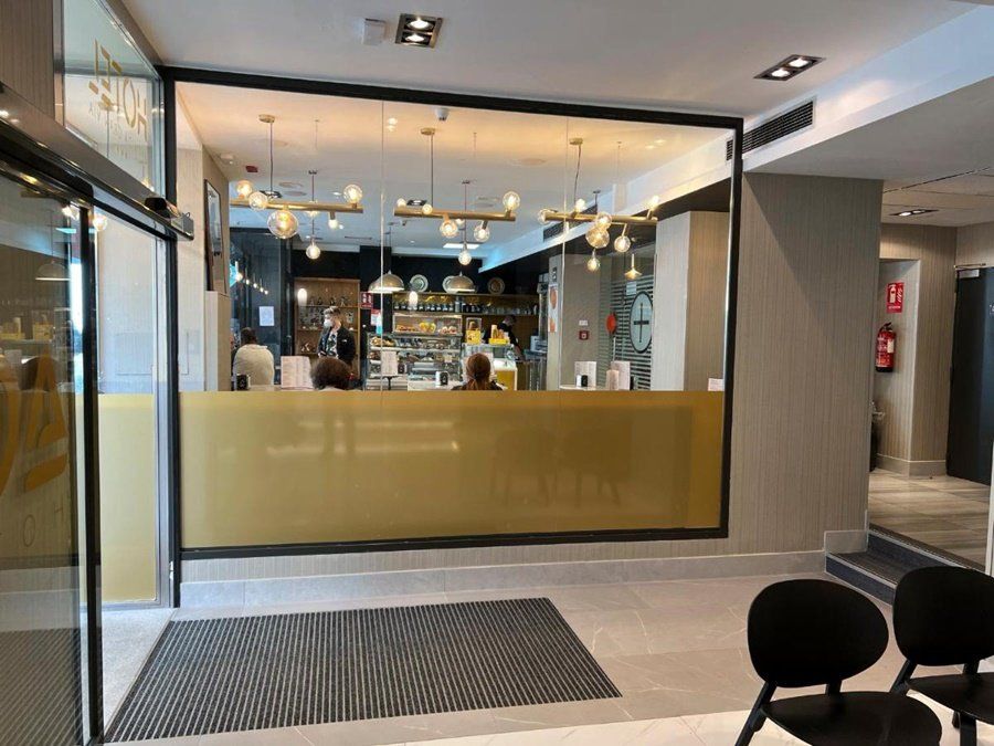 Receptionist