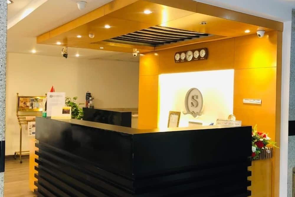 Receptionist